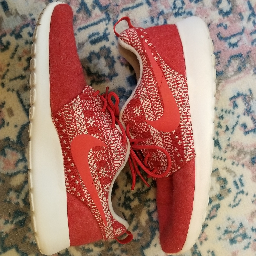 Nike Christmas Sweater Roshes